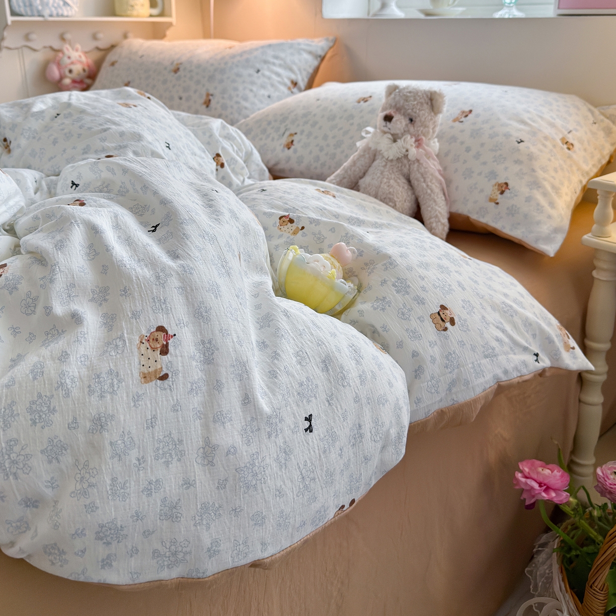 91家纺网 家纺一手货源 找家纺 罗亿家纺 2026新款小清新云感双层纱木棉四件套系列（小红书热款推荐） 花花腊肠狗