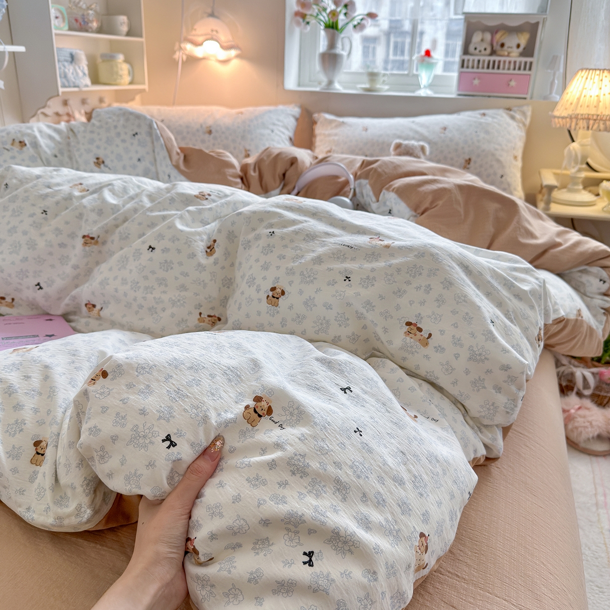 91家纺网 家纺一手货源 找家纺 罗亿家纺 2026新款小清新云感双层纱木棉四件套系列（小红书热款推荐） 花花腊肠狗