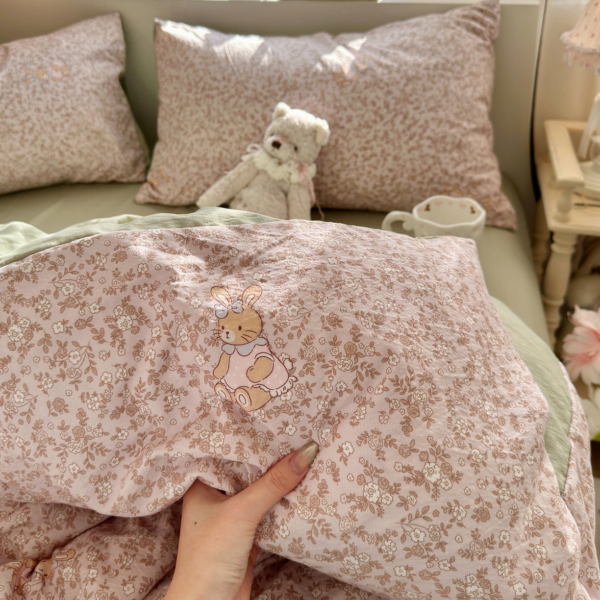 91家纺网 家纺一手货源 找家纺 罗亿家纺 2026新款小清新云感双层纱木棉四件套系列（小红书热款推荐） 花与兔