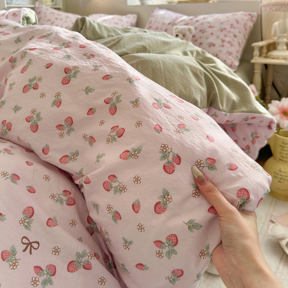 91家纺网 家纺一手货源 找家纺 罗亿家纺 2026新款小清新云感双层纱木棉四件套系列（小红书热款推荐） 甜莓