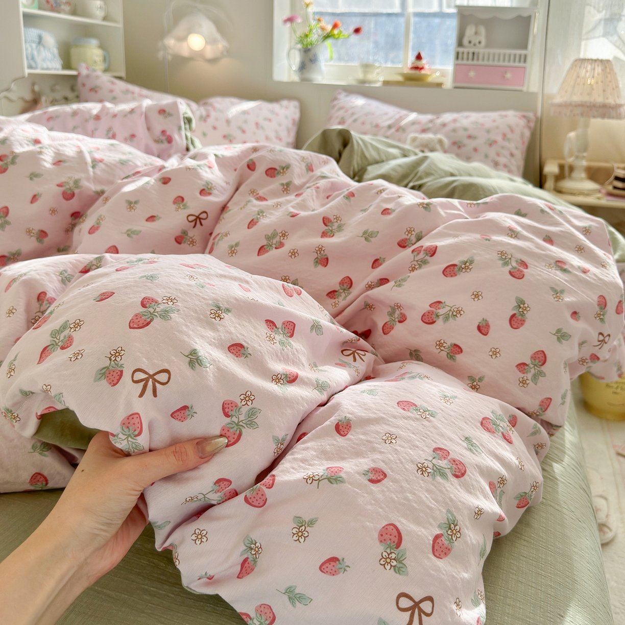 91家纺网 家纺一手货源 找家纺 罗亿家纺 2026新款小清新云感双层纱木棉四件套系列（小红书热款推荐） 甜莓