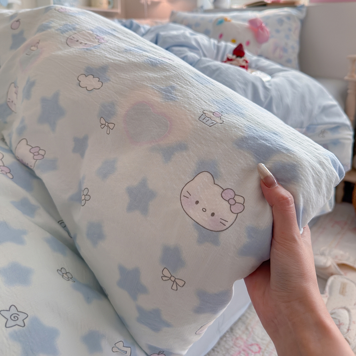 91家纺网 家纺一手货源 找家纺 罗亿家纺 2026新款小清新云感双层纱木棉四件套系列（小红书热款推荐） 小猫数星星