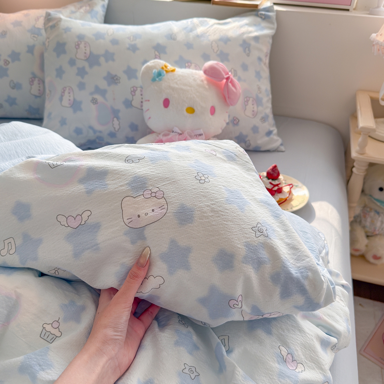 91家纺网 家纺一手货源 找家纺 罗亿家纺 2026新款小清新云感双层纱木棉四件套系列（小红书热款推荐） 小猫数星星