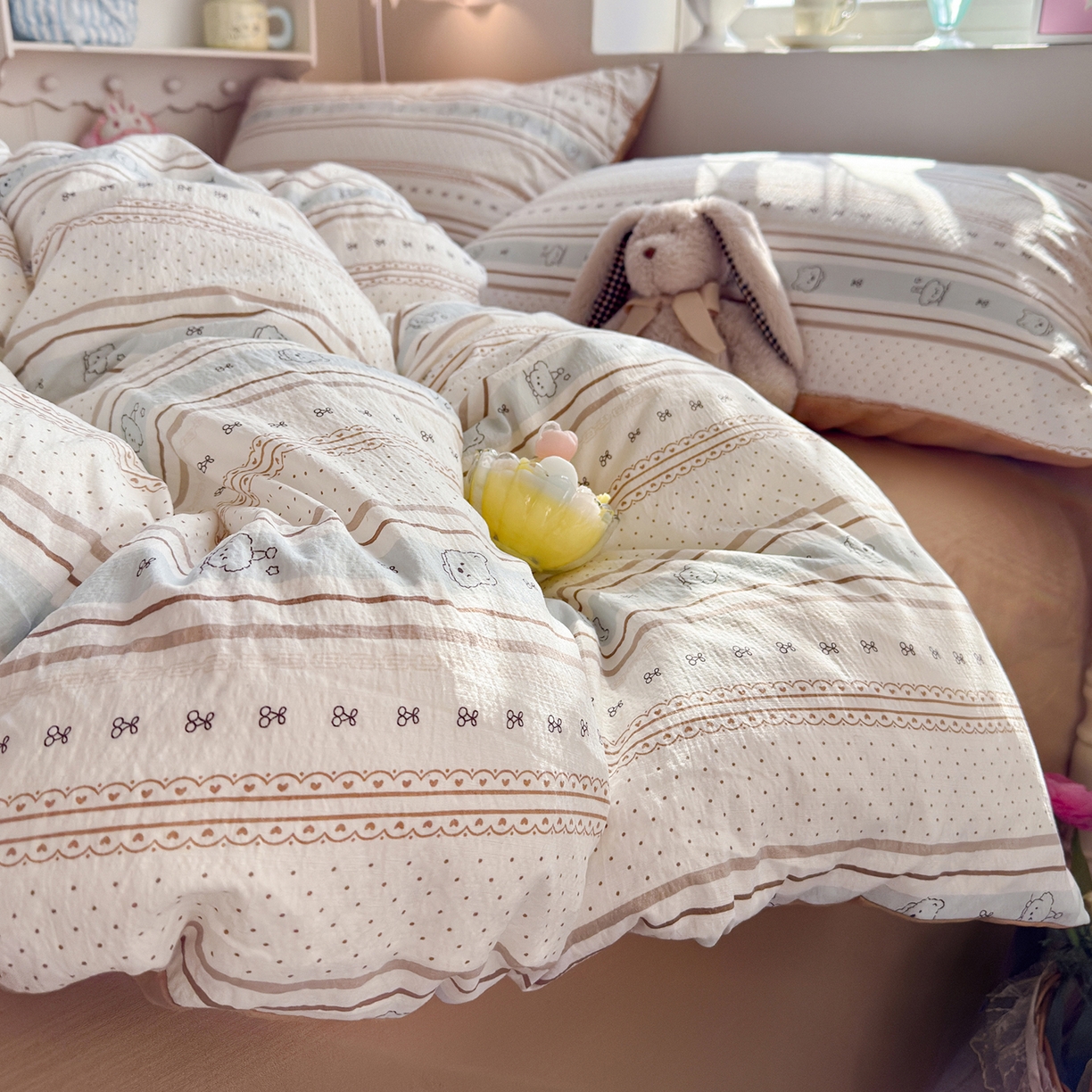 91家纺网 家纺一手货源 找家纺 罗亿家纺 2026新款小清新云感双层纱木棉四件套系列（小红书热款推荐） 小熊奶盖