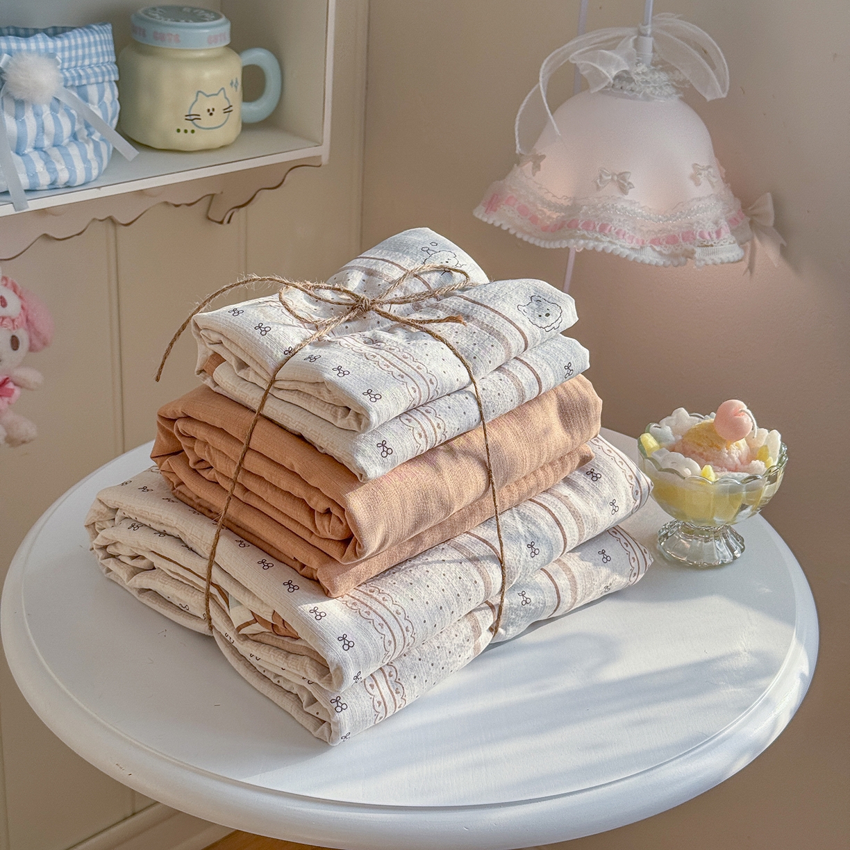 91家纺网 家纺一手货源 找家纺 罗亿家纺 2026新款小清新云感双层纱木棉四件套系列（小红书热款推荐） 小熊奶盖