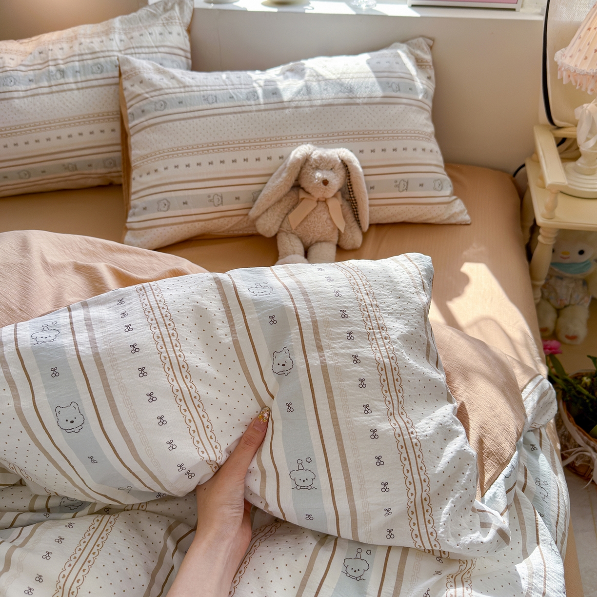 91家纺网 家纺一手货源 找家纺 罗亿家纺 2026新款小清新云感双层纱木棉四件套系列（小红书热款推荐） 小熊奶盖