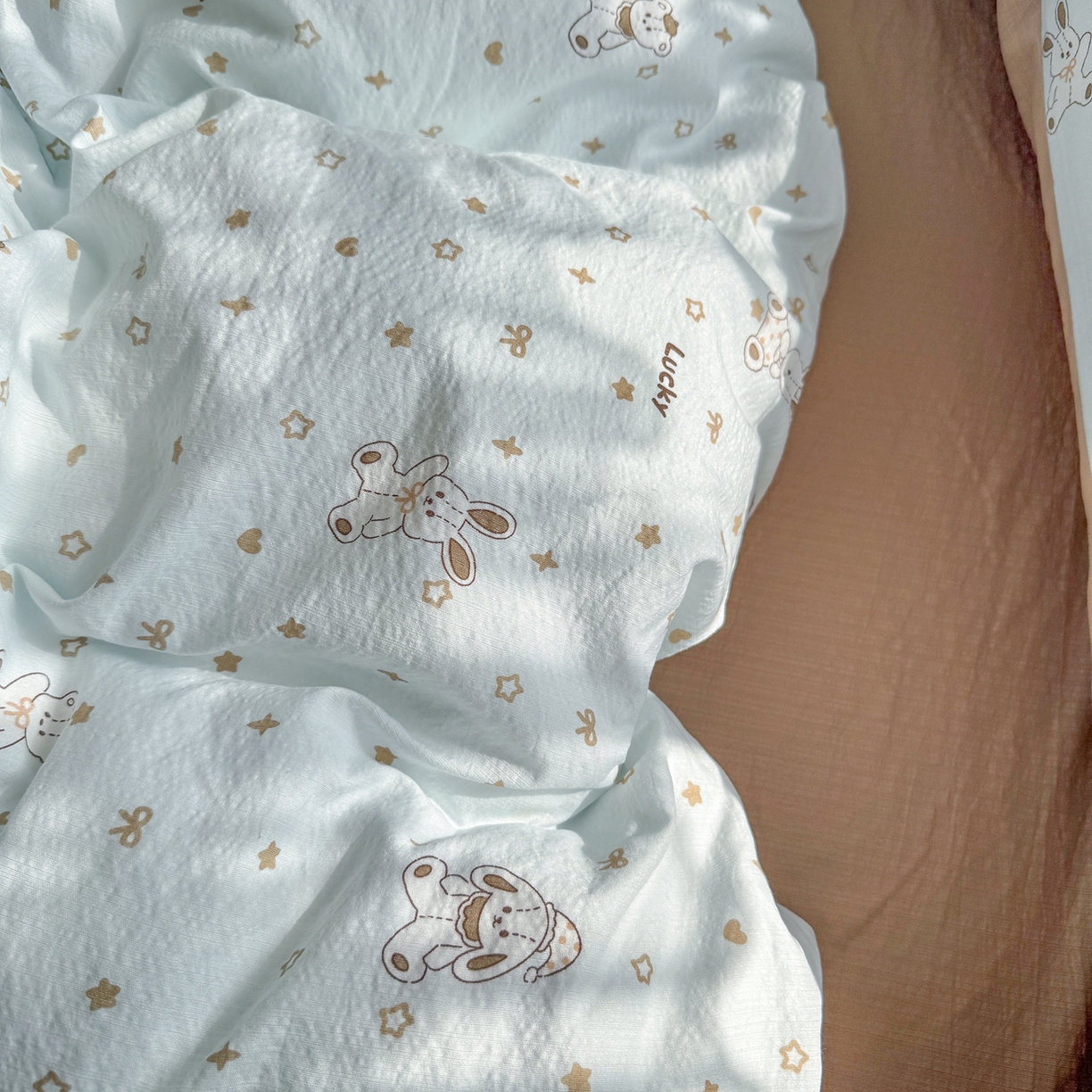 91家纺网 家纺一手货源 找家纺 罗亿家纺 2026新款小清新云感双层纱木棉四件套系列（小红书热款推荐） 星星屁屁兔