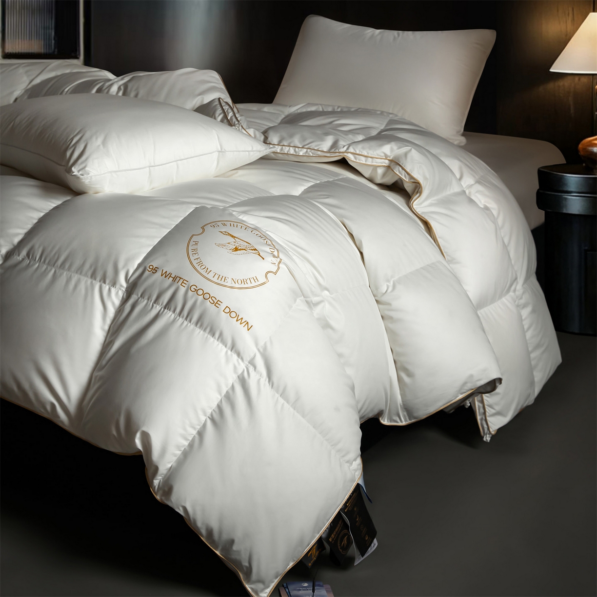 91家纺网 家纺一手货源 找家纺 （总）头等舱 80s柔舒棉(高支防钻绒面料) 新国标95白鹅绒被（空镜图）