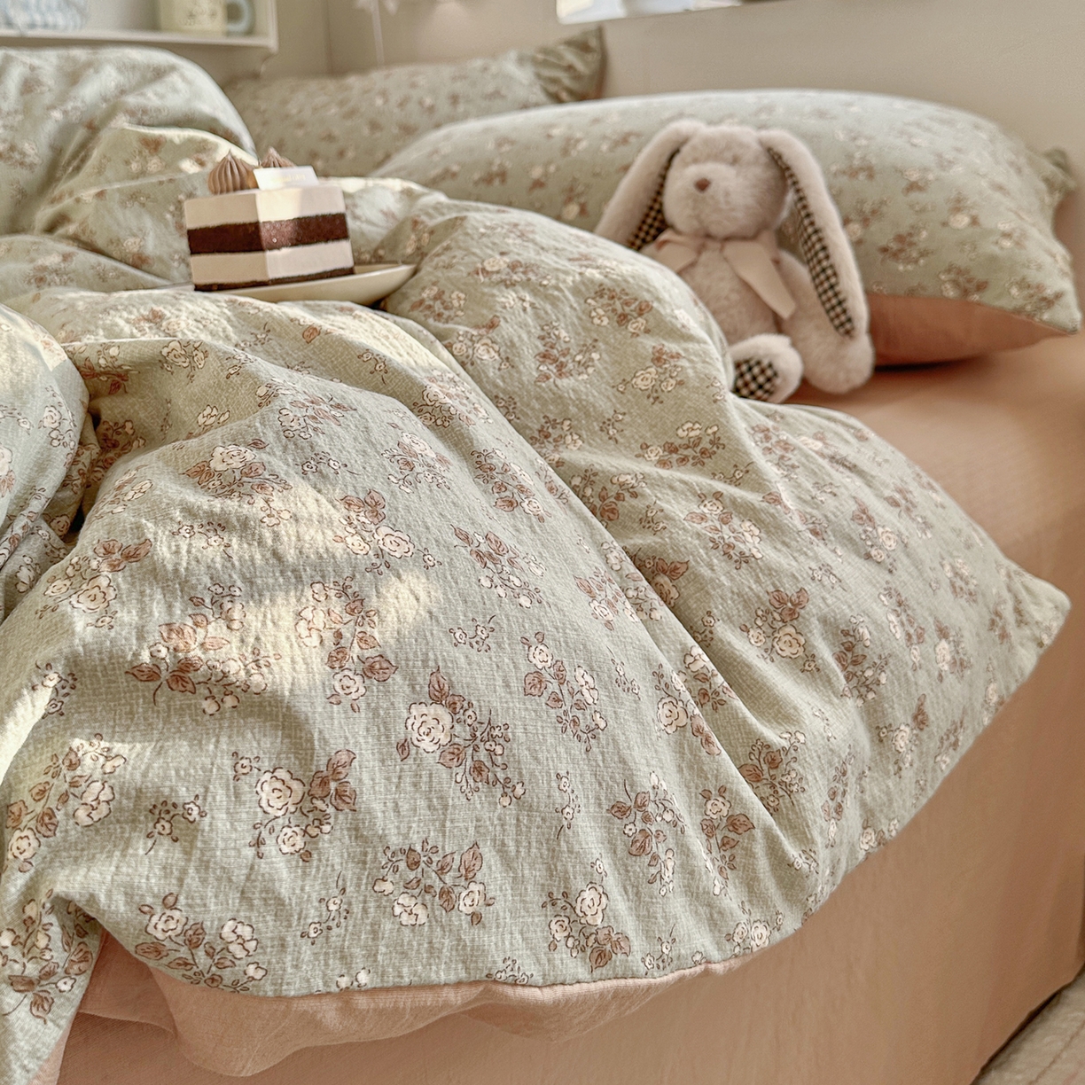 91家纺网 家纺一手货源 找家纺 罗亿家纺 2026新款小清新云感双层纱木棉四件套系列（小红书热款推荐） 棕韵梦境