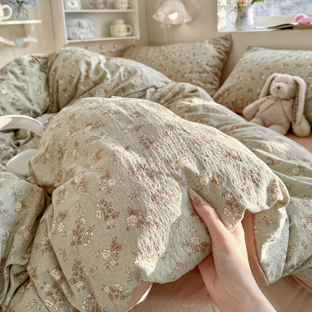 91家纺网 家纺一手货源 找家纺 罗亿家纺 2026新款小清新云感双层纱木棉四件套系列（小红书热款推荐） 棕韵梦境