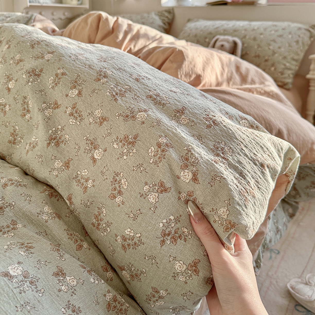 91家纺网 家纺一手货源 找家纺 罗亿家纺 2026新款小清新云感双层纱木棉四件套系列（小红书热款推荐） 棕韵梦境