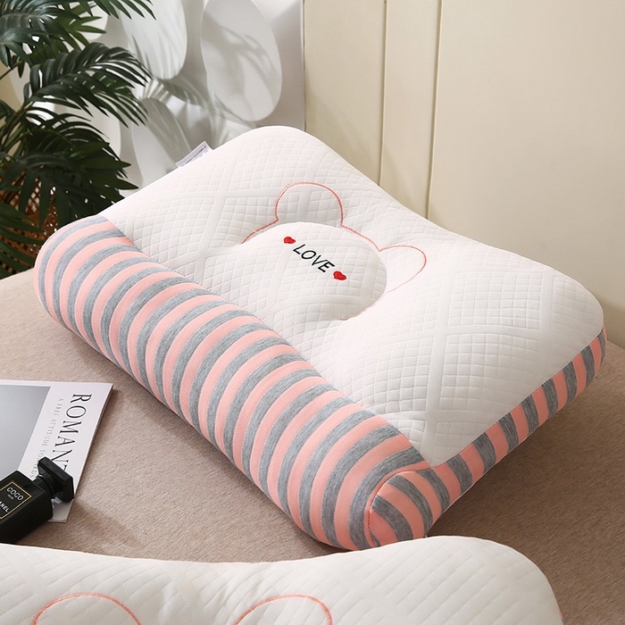 91家纺网 家纺一手货源 找家纺 锦鲤枕芯 2025新款spa情侣护颈枕枕头枕芯 小熊-粉