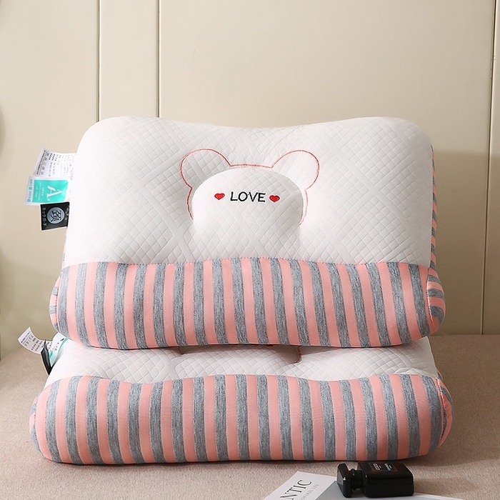 91家纺网 家纺一手货源 找家纺 锦鲤枕芯 2025新款spa情侣护颈枕枕头枕芯 小熊-粉