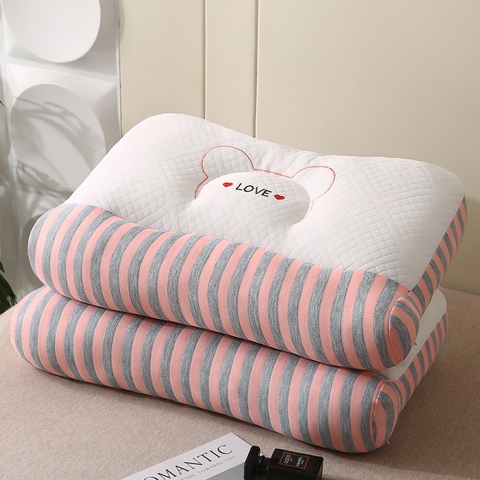 91家纺网 家纺一手货源 找家纺 锦鲤枕芯 2025新款spa情侣护颈枕枕头枕芯 小熊-粉