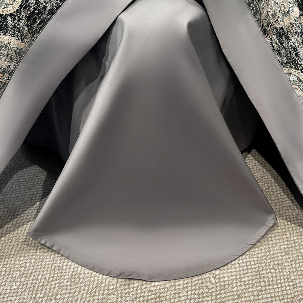 91家纺网 家纺一手货源 找家纺 博纳家纺 2026新款正宗60支纯棉 活性数码印花 宽边高级简奢 撞色拼角 纯棉四件套 查尔斯