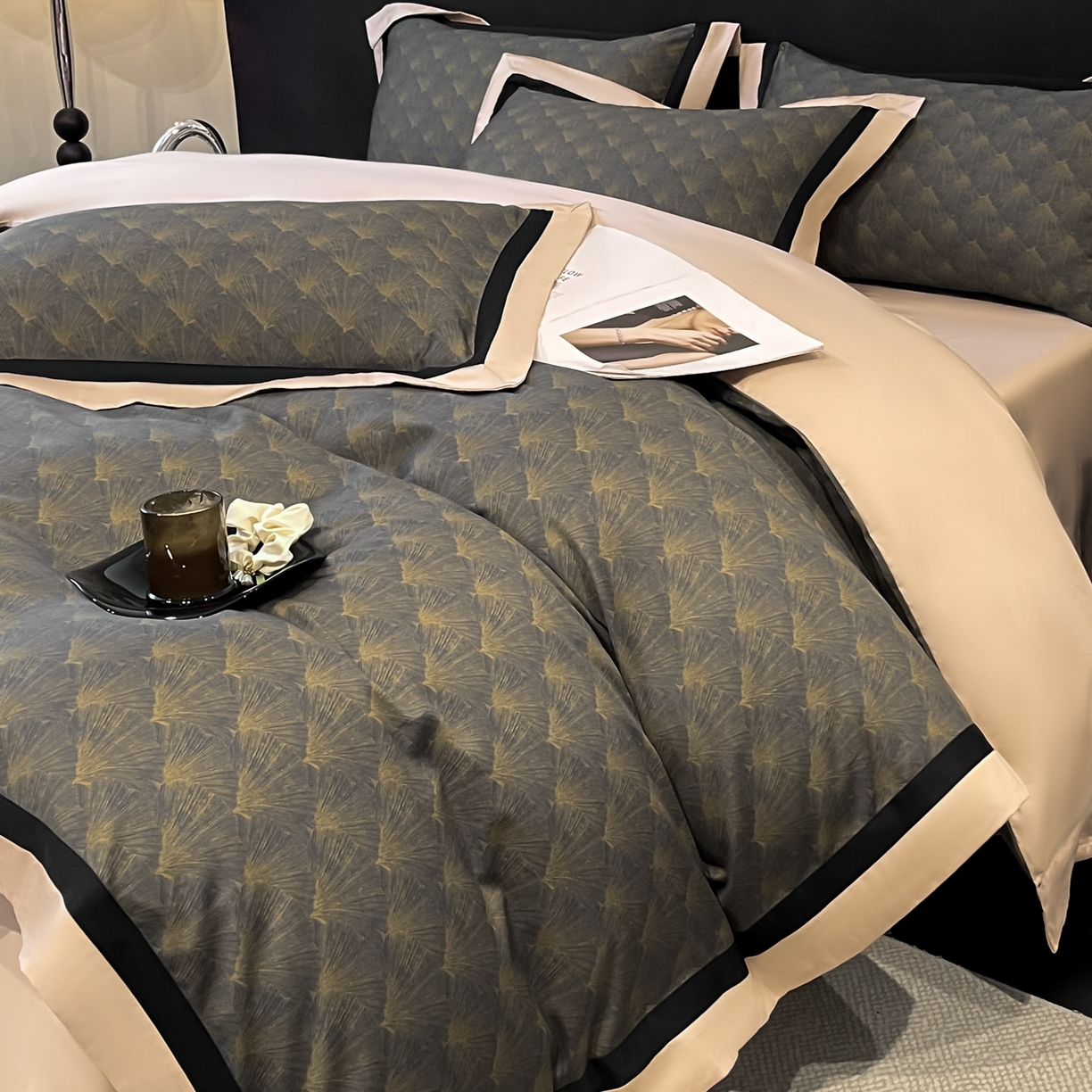 91家纺网 家纺一手货源 找家纺 博纳家纺 2026新款正宗60支纯棉 活性数码印花 宽边高级简奢 撞色拼角 纯棉四件套 清沙月贝