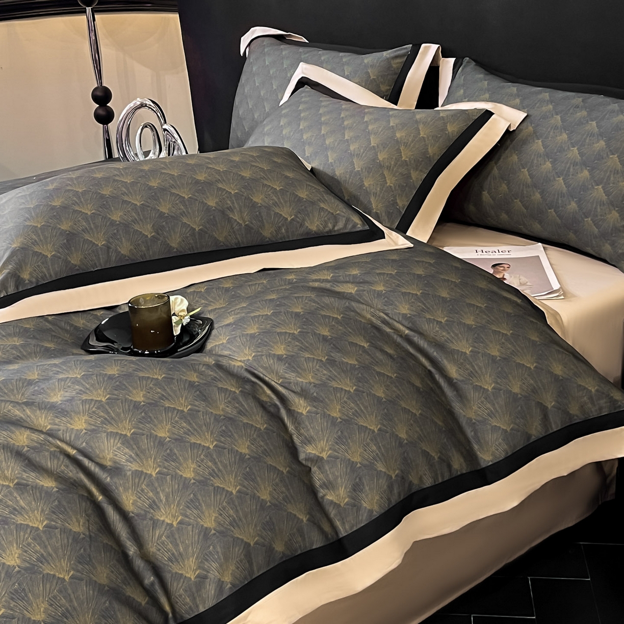 91家纺网 家纺一手货源 找家纺 博纳家纺 2026新款正宗60支纯棉 活性数码印花 宽边高级简奢 撞色拼角 纯棉四件套 清沙月贝