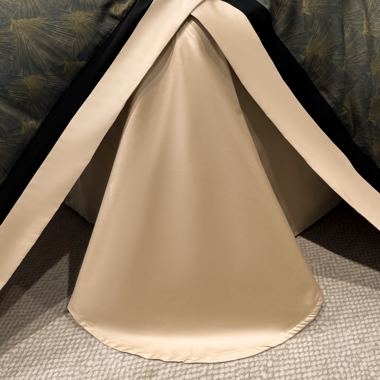 91家纺网 家纺一手货源 找家纺 博纳家纺 2026新款正宗60支纯棉 活性数码印花 宽边高级简奢 撞色拼角 纯棉四件套 清沙月贝