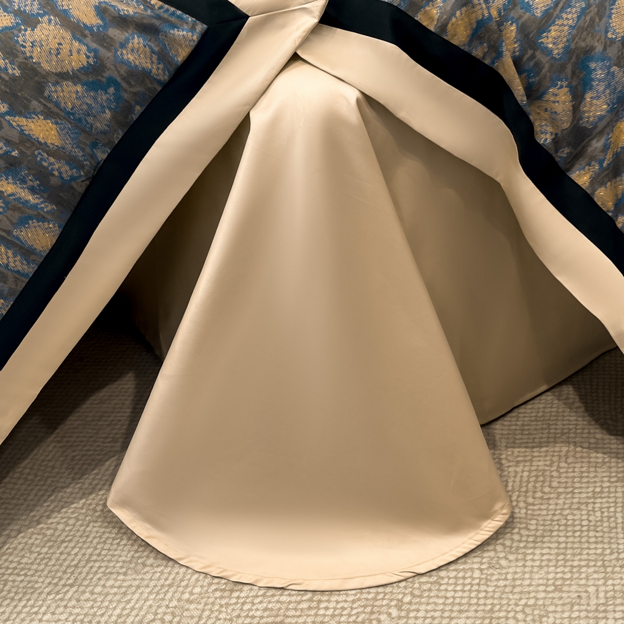 91家纺网 家纺一手货源 找家纺 博纳家纺 2026新款正宗60支纯棉 活性数码印花 宽边高级简奢 撞色拼角 纯棉四件套 睡美人