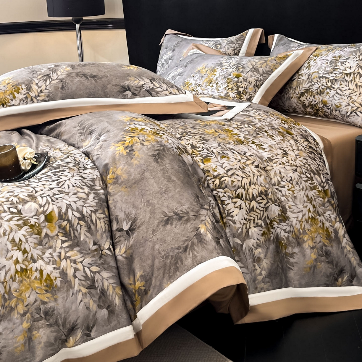 91家纺网 家纺一手货源 找家纺 博纳家纺 2026新款正宗60支纯棉 活性数码印花 宽边高级简奢 撞色拼角 纯棉四件套 玉树临风