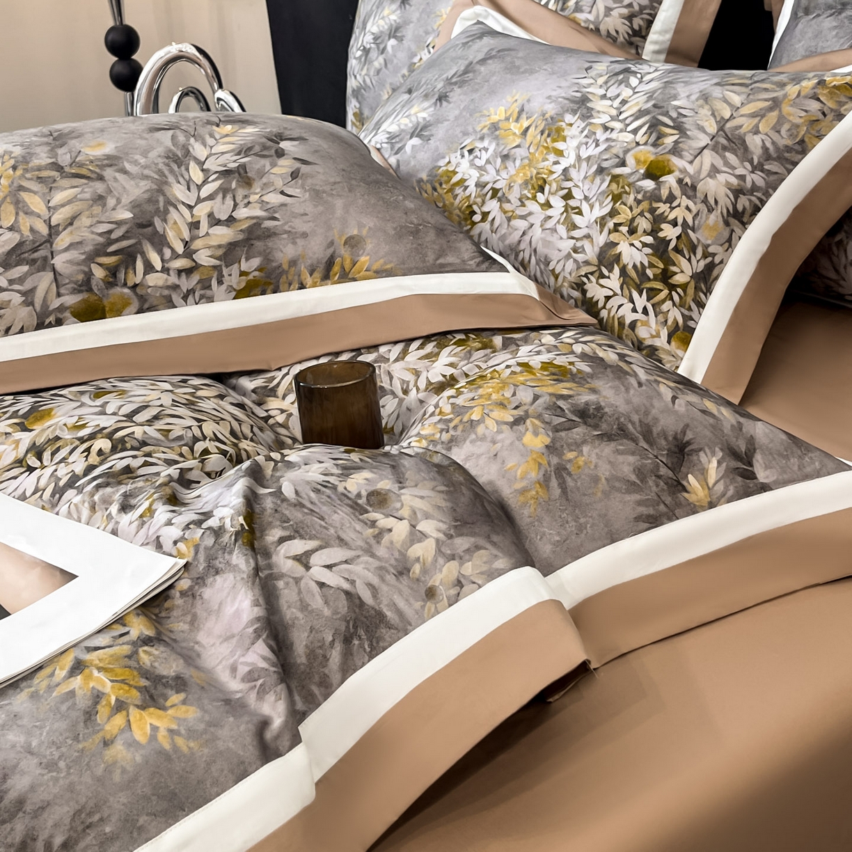 91家纺网 家纺一手货源 找家纺 博纳家纺 2026新款正宗60支纯棉 活性数码印花 宽边高级简奢 撞色拼角 纯棉四件套 玉树临风