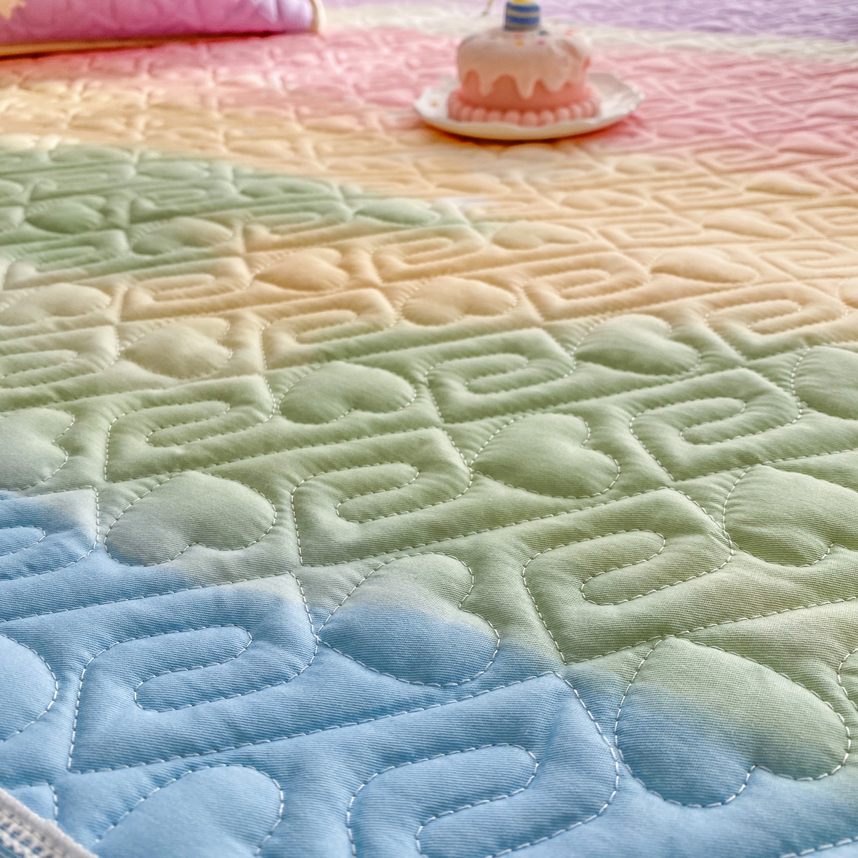 91家纺网 家纺一手货源 找家纺 一电 2026新款定做纯棉榻榻米床盖 防滑A类四季通用夹棉炕罩 软垫大炕专用床单 彩色天空