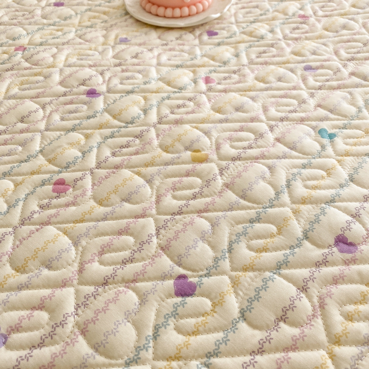 91家纺网 家纺一手货源 找家纺 一电 2026新款定做纯棉榻榻米床盖 防滑A类四季通用夹棉炕罩 软垫大炕专用床单 彩色心情