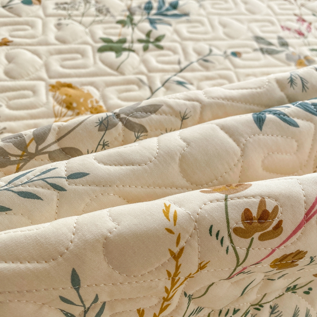 91家纺网 家纺一手货源 找家纺 一电 2026新款定做纯棉榻榻米床盖 防滑A类四季通用夹棉炕罩 软垫大炕专用床单 东篱