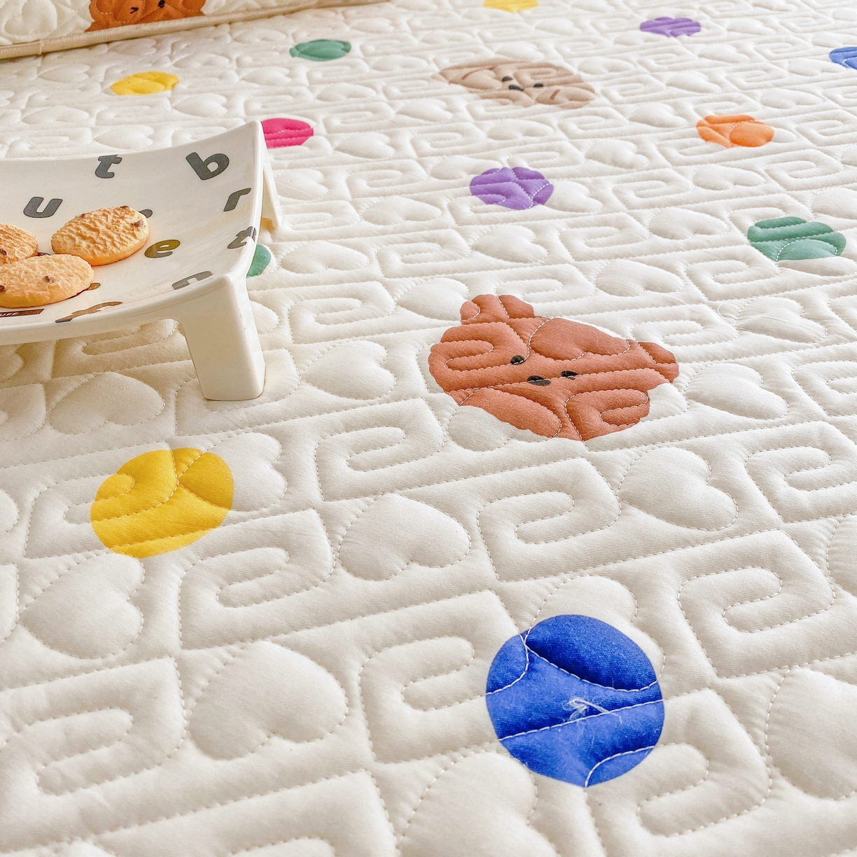 91家纺网 家纺一手货源 找家纺 一电 2026新款定做纯棉榻榻米床盖 防滑A类四季通用夹棉炕罩 软垫大炕专用床单 柔色圆点