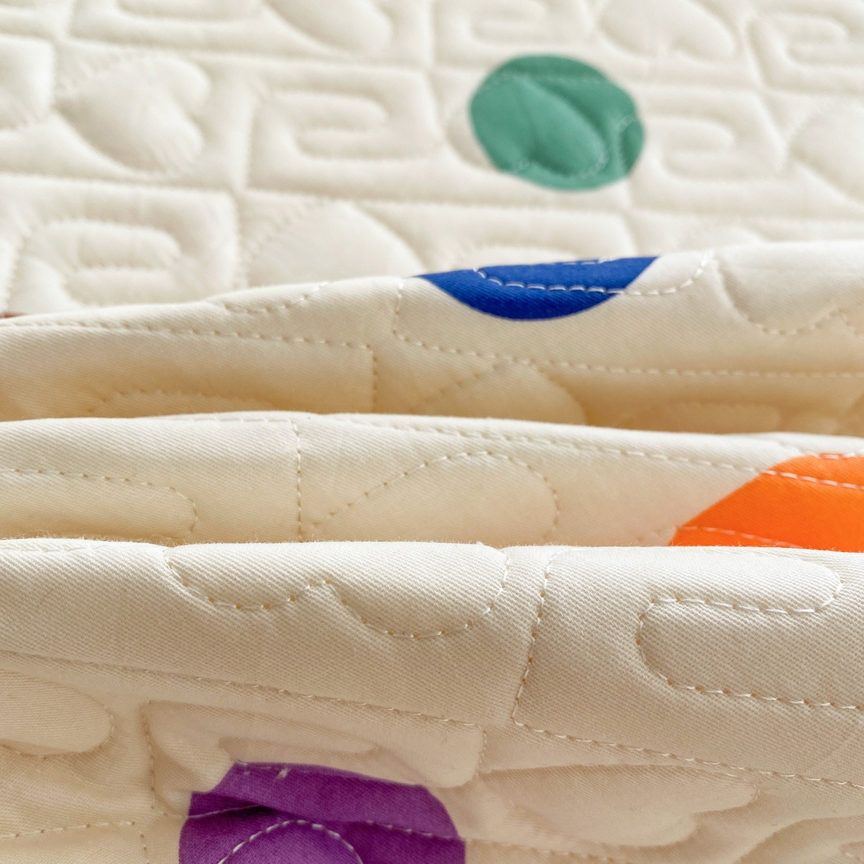 91家纺网 家纺一手货源 找家纺 一电 2026新款定做纯棉榻榻米床盖 防滑A类四季通用夹棉炕罩 软垫大炕专用床单 柔色圆点