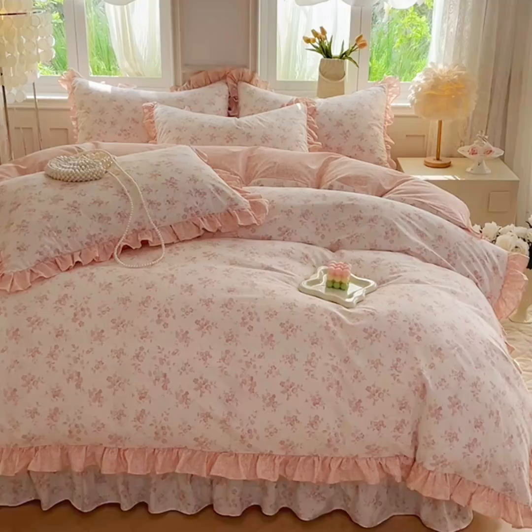91家纺网 家纺一手货源 找家纺 兴美佳家纺 2026新款全棉印花韩版花边床裙款四件套 花开半夏-粉