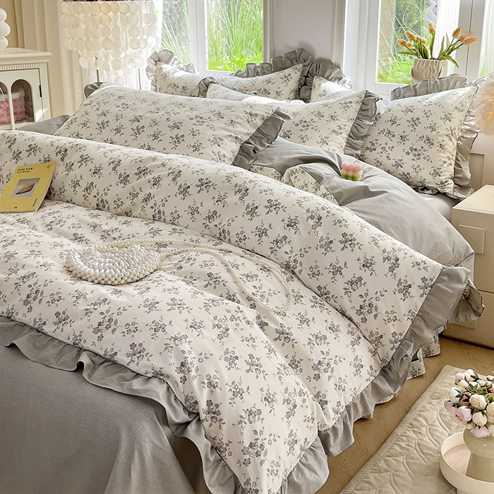 91家纺网 家纺一手货源 找家纺 兴美佳家纺 2026新款全棉印花韩版花边床裙款四件套 花开半夏-灰