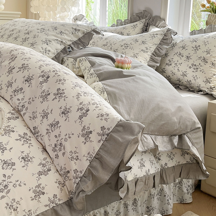 91家纺网 家纺一手货源 找家纺 兴美佳家纺 2026新款全棉印花韩版花边床裙款四件套 花开半夏-灰