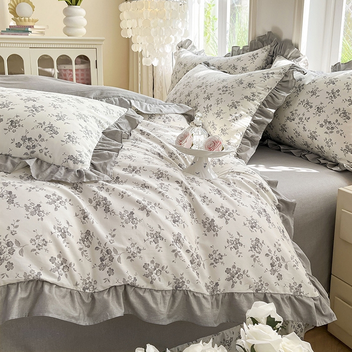 91家纺网 家纺一手货源 找家纺 兴美佳家纺 2026新款全棉印花韩版花边床裙款四件套 花开半夏-灰
