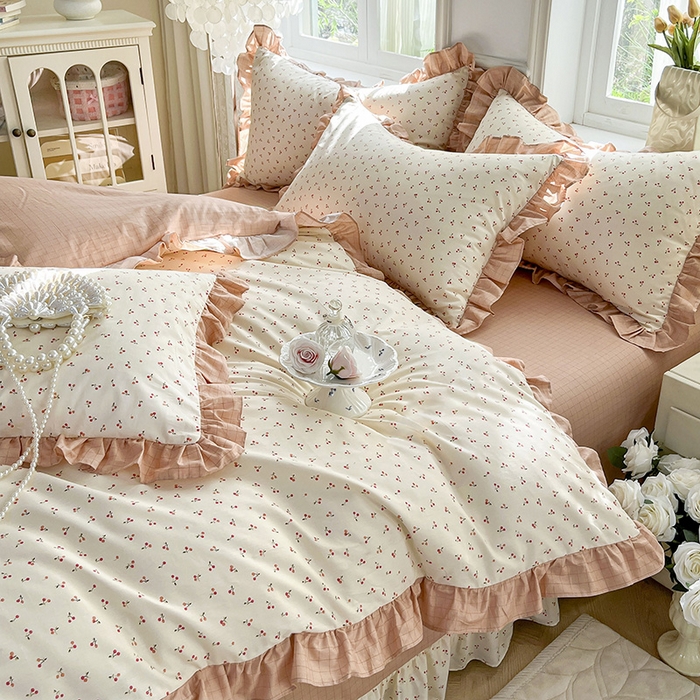 91家纺网 家纺一手货源 找家纺 兴美佳家纺 2026新款全棉印花韩版花边床裙款四件套 可可樱桃