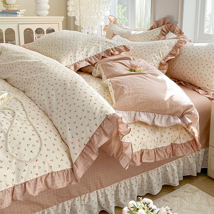 91家纺网 家纺一手货源 找家纺 兴美佳家纺 2026新款全棉印花韩版花边床裙款四件套 可可樱桃