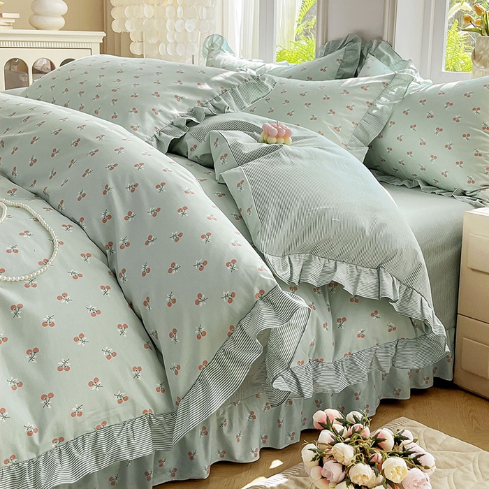 91家纺网 家纺一手货源 找家纺 兴美佳家纺 2026新款全棉印花韩版花边床裙款四件套 绽放樱桃