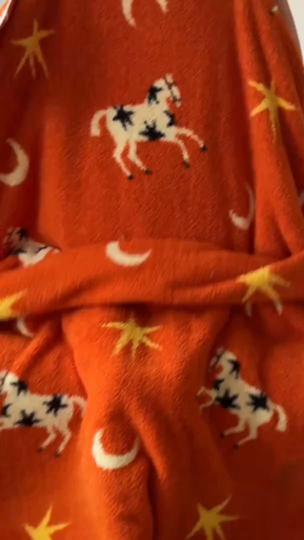 91家纺网 家纺一手货源 找家纺 舒隅家纺 2026新款多功能针织半边绒毯 星月驹-橙