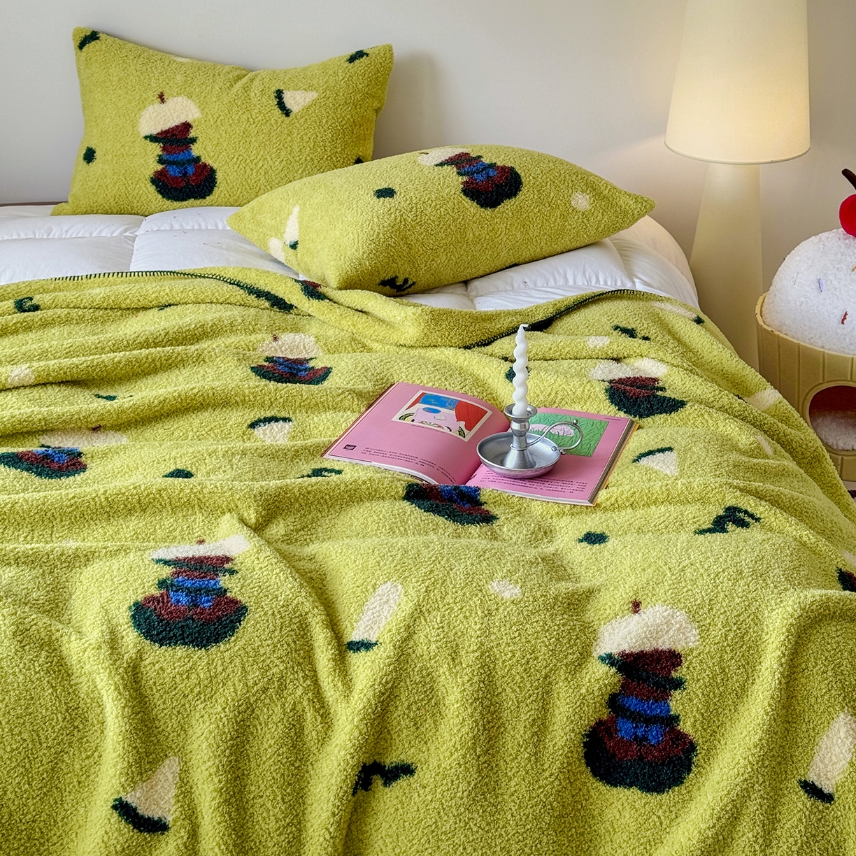 91家纺网 家纺一手货源 找家纺 舒隅家纺 2026新款多功能针织半边绒毯 苹果小熊