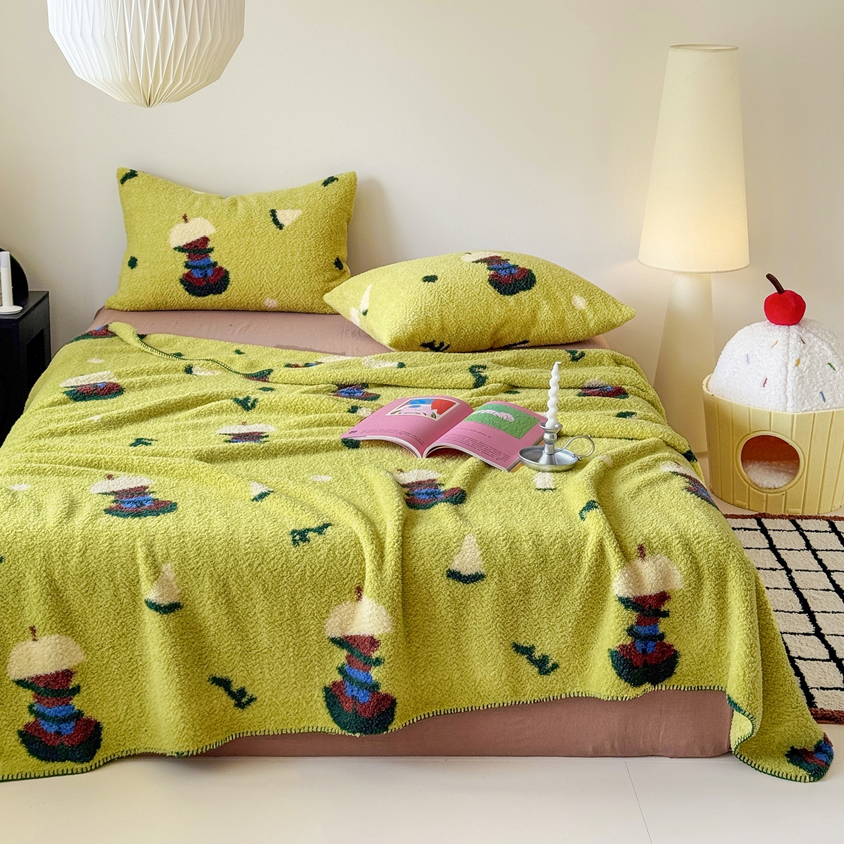 91家纺网 家纺一手货源 找家纺 舒隅家纺 2026新款多功能针织半边绒毯 苹果小熊