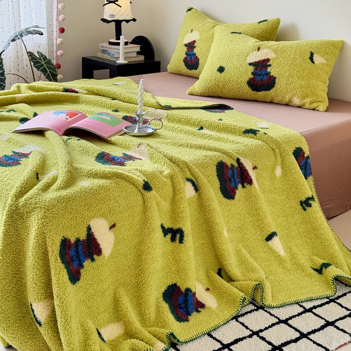 91家纺网 家纺一手货源 找家纺 舒隅家纺 2026新款多功能针织半边绒毯 苹果小熊