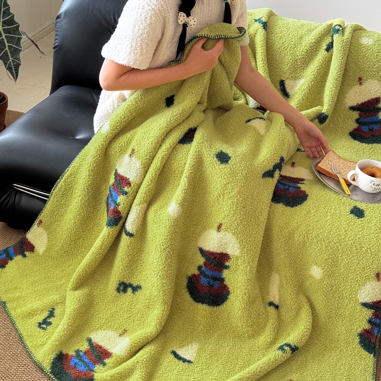 91家纺网 家纺一手货源 找家纺 舒隅家纺 2026新款多功能针织半边绒毯 苹果小熊