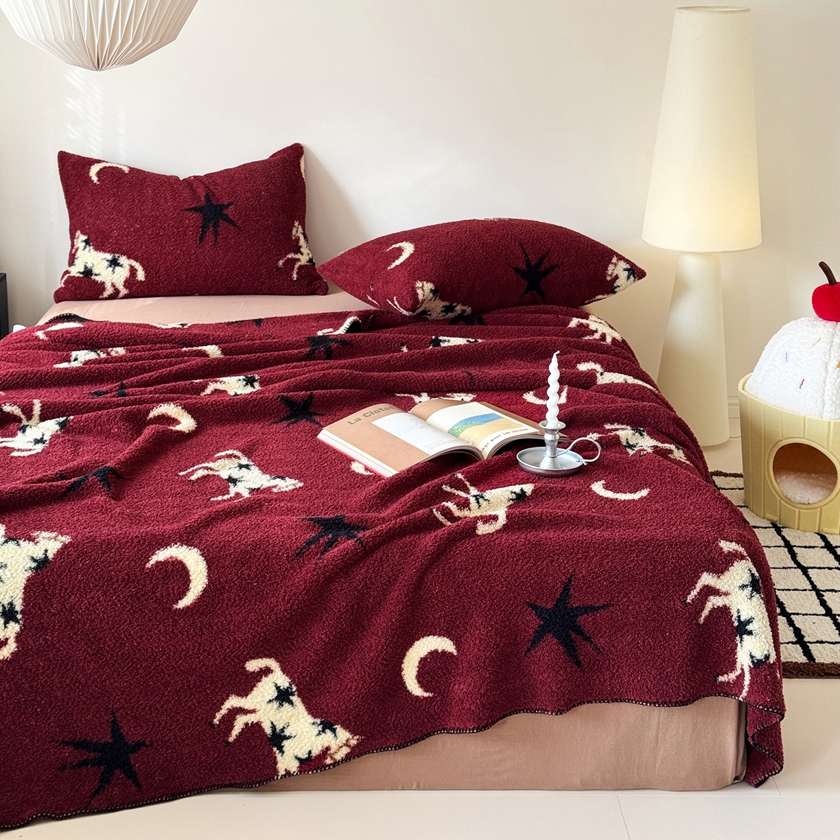 91家纺网 家纺一手货源 找家纺 舒隅家纺 2026新款多功能针织半边绒毯 星月驹-红