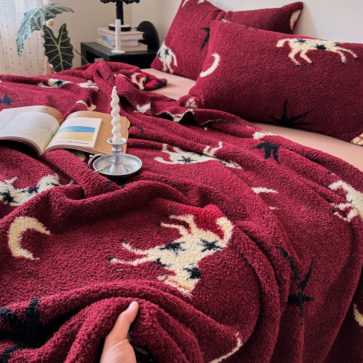 91家纺网 家纺一手货源 找家纺 舒隅家纺 2026新款多功能针织半边绒毯 星月驹-红