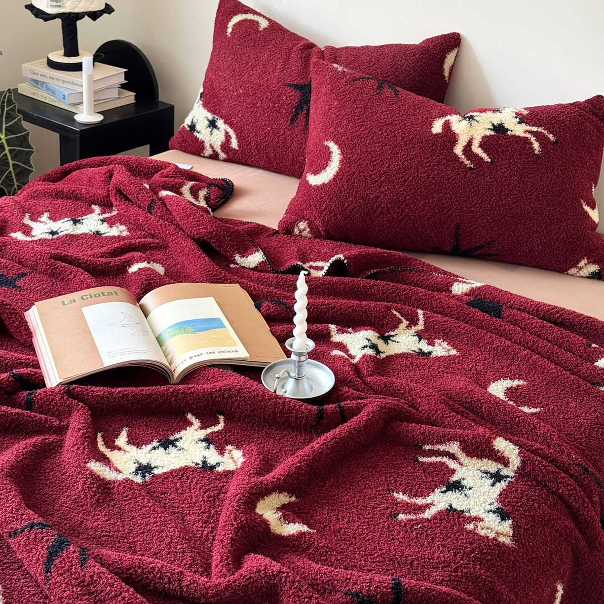 91家纺网 家纺一手货源 找家纺 舒隅家纺 2026新款多功能针织半边绒毯 星月驹-红