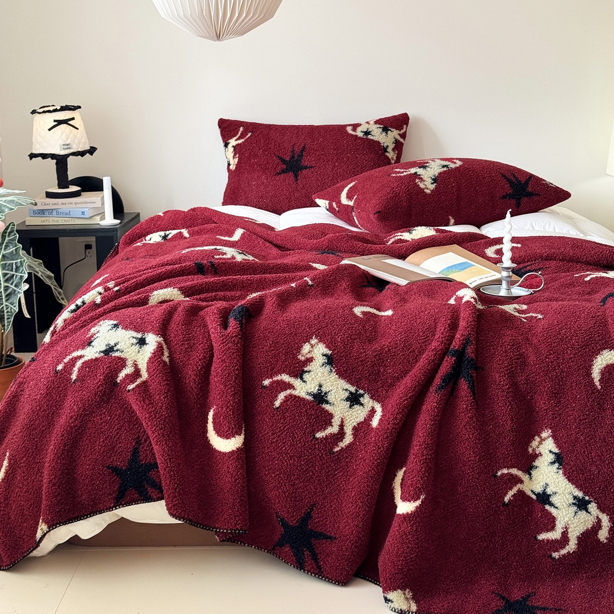 91家纺网 家纺一手货源 找家纺 舒隅家纺 2026新款多功能针织半边绒毯 星月驹-红