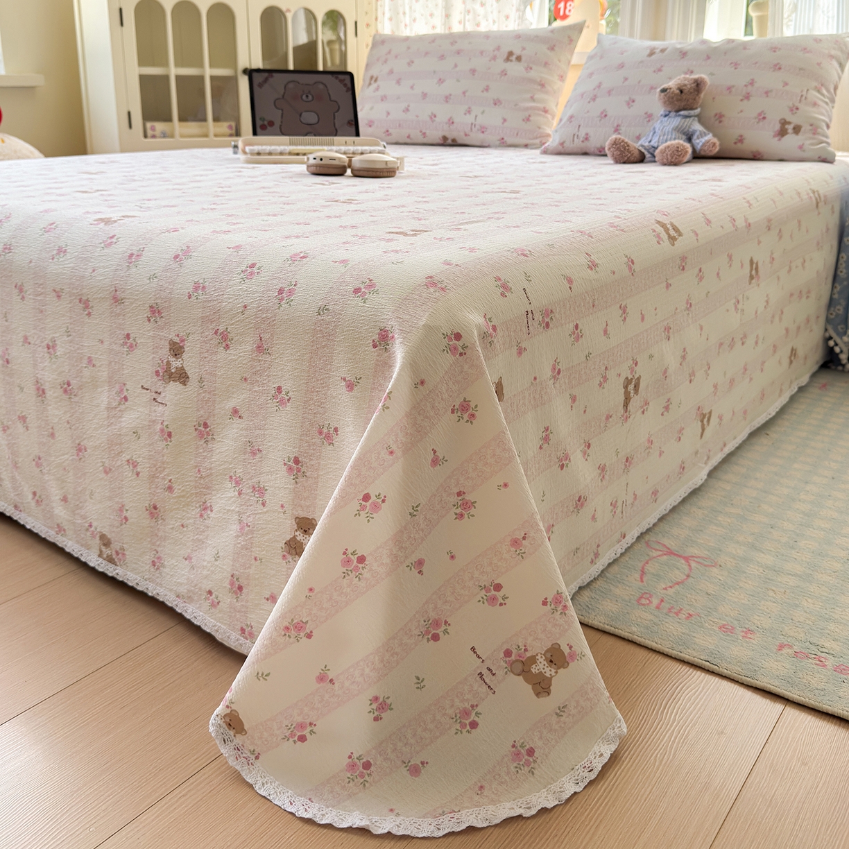 91家纺网 家纺一手货源 找家纺 沐芷 2026 【提供买家秀】A类白花边床单单件 单人双人床单三件套 玫瑰熊