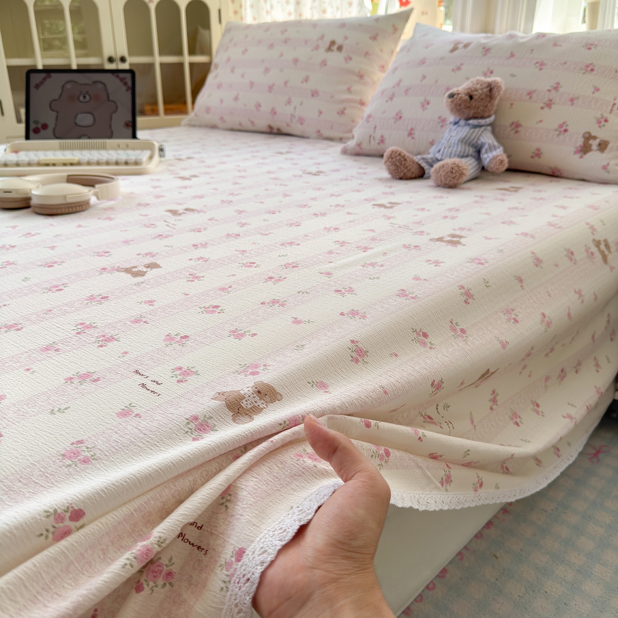 91家纺网 家纺一手货源 找家纺 沐芷 2026 【提供买家秀】A类白花边床单单件 单人双人床单三件套 玫瑰熊