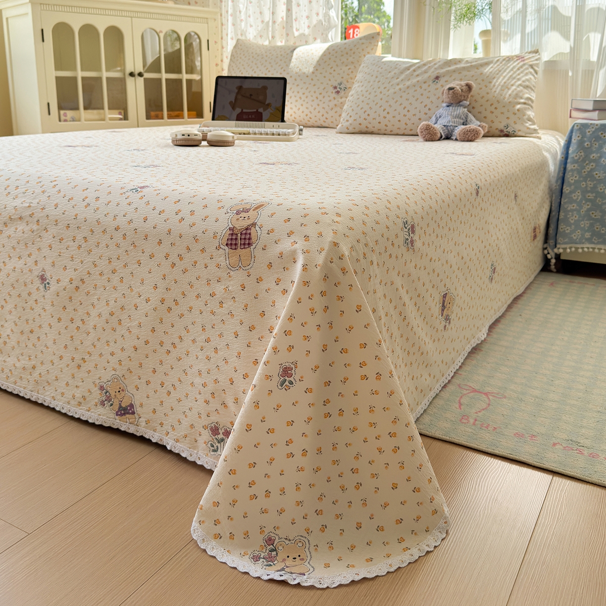 91家纺网 家纺一手货源 找家纺 沐芷 2026 【提供买家秀】A类白花边床单单件 单人双人床单三件套 春日小熊