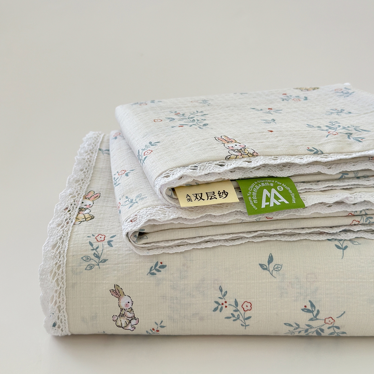 91家纺网 家纺一手货源 找家纺 沐芷 2026 【提供买家秀】A类白花边床单单件 单人双人床单三件套 徘徊兔兔